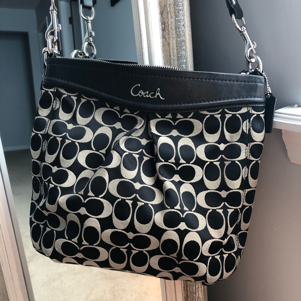 Authentic Coach Crossbody Purse 🖤